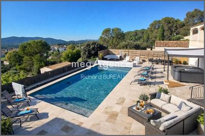 Maison - 378 m² - 13 pièces