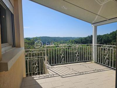 Maison traditionnelle - 184 m² - 6 pièces