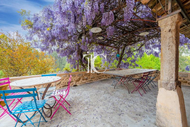 Maison - 245 m² - 9 pièces