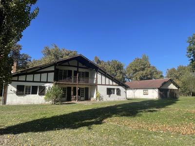 Maison - 280 m² - 6 pièces