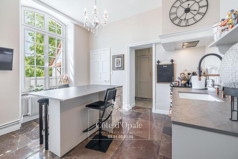 Maison - 350 m² - 8 pièces