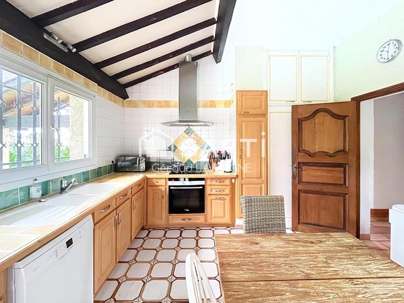 Maison - 180 m² - 7 pièces