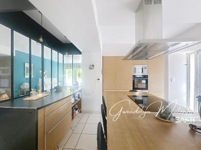 Maison - 248 m² - 8 pièces