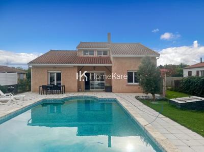 Maison - 200 m² - 8 pièces