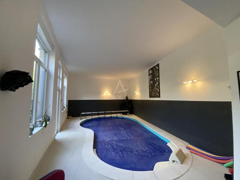 Maison - 371 m² - 8 pièces