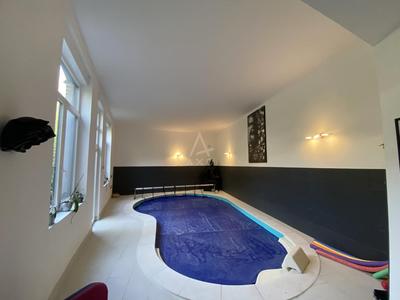 Maison - 371 m² - 8 pièces