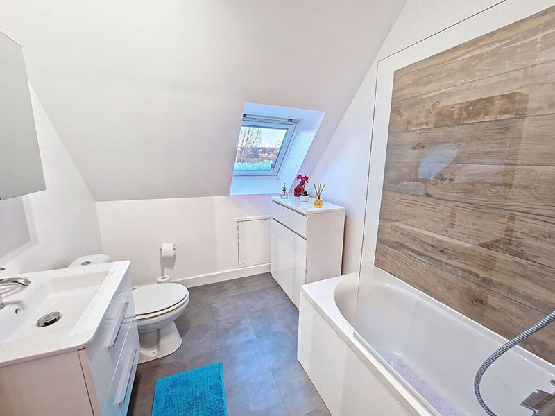 Maison - 95 m² - 5 pièces