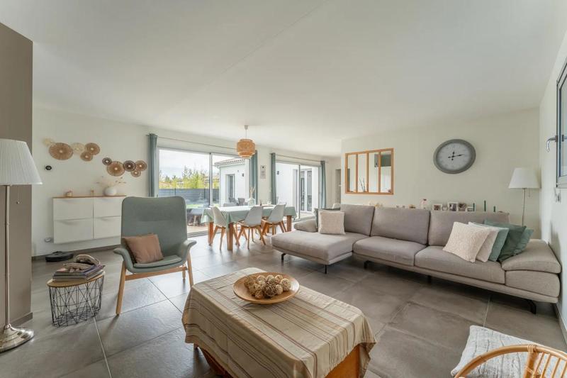 Maison - 196 m² - 8 pièces