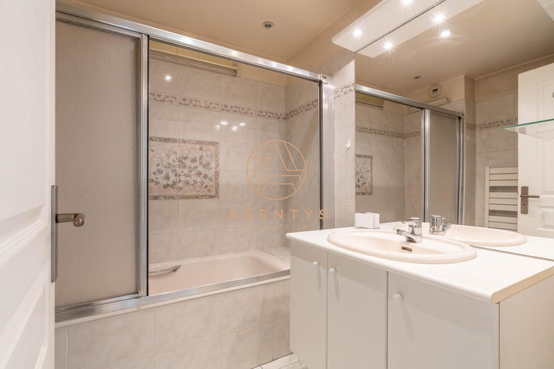 Appartement - 103 m² - 5 pièces