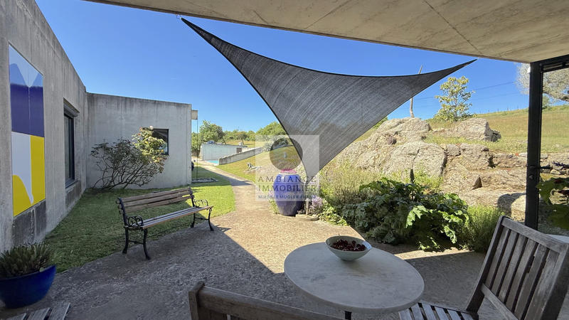 Maison - 241 m² - 8 pièces