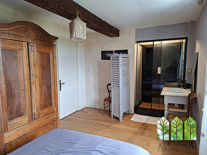 Maison - 220 m² - 7 pièces