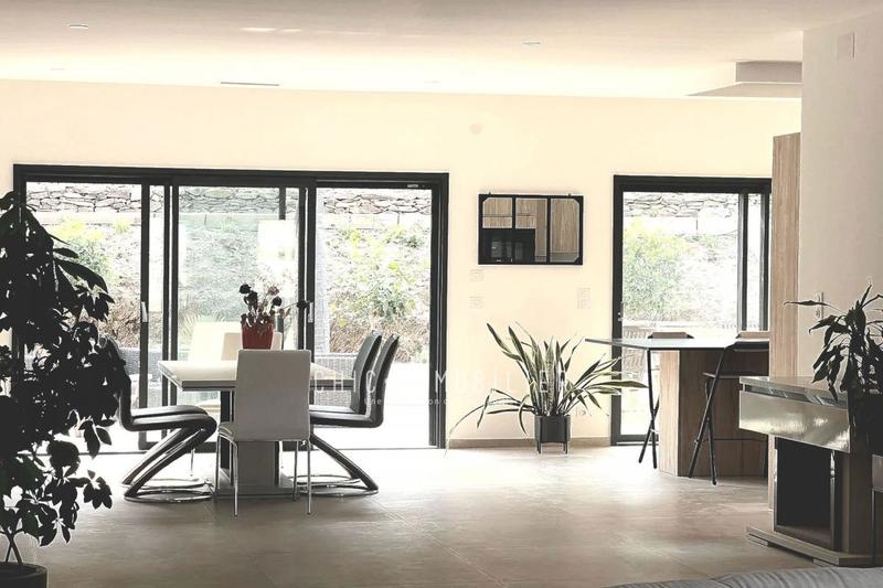 Propriété - 213 m² - 4 pièces