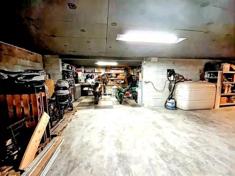 Maison - 247 m² - 5 pièces