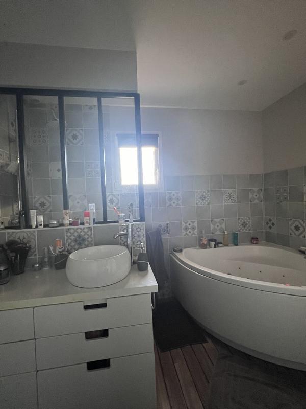 Maison - 137 m² - 5 pièces