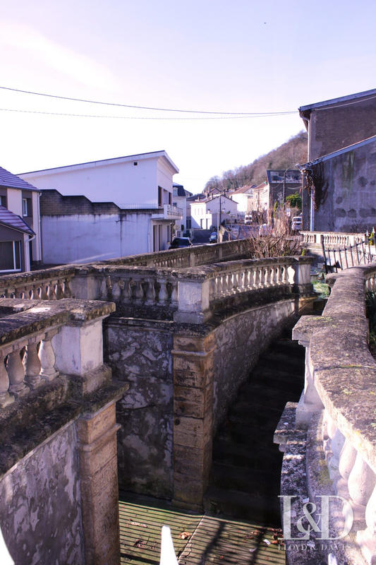 Maison - 243 m² - 7 pièces