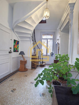 Maison - 430 m² - 13 pièces