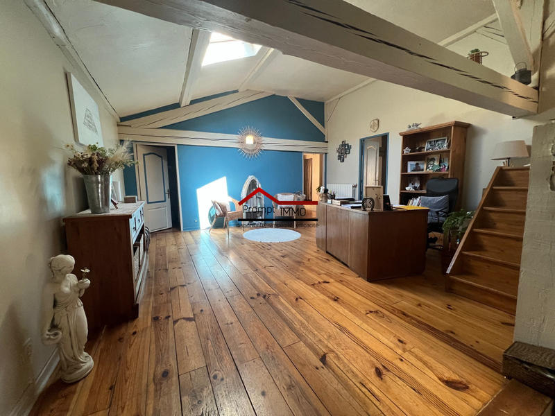 Maison - 256 m² - 4 pièces