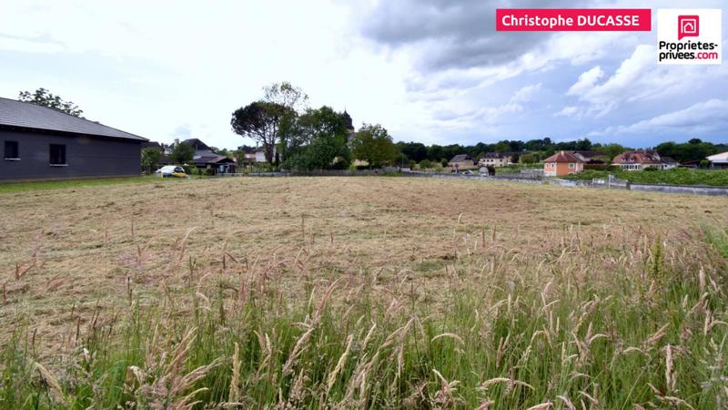 Terrain constructible - 1 600 m²