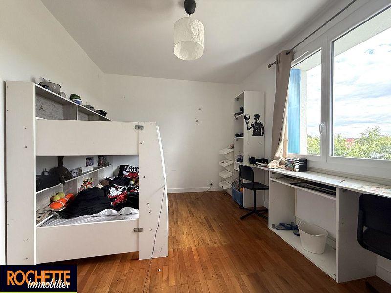 Maison traditionnelle - 147 m² - 6 pièces