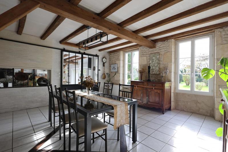 Maison - 260 m² - 8 pièces
