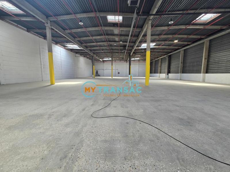 Entrepôt - 2 098 m²