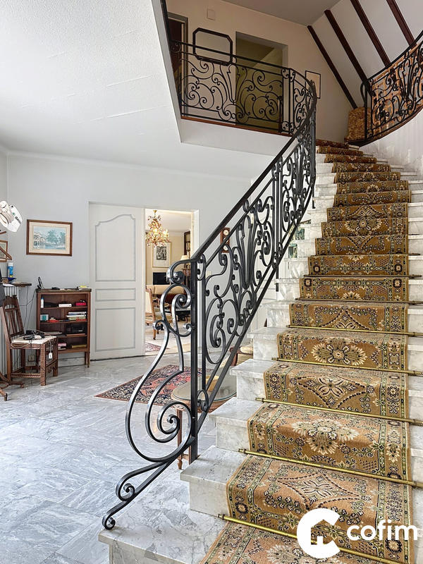 Villa - 250 m² - 8 pièces