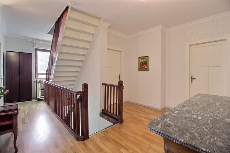 Maison - 222 m² - 8 pièces