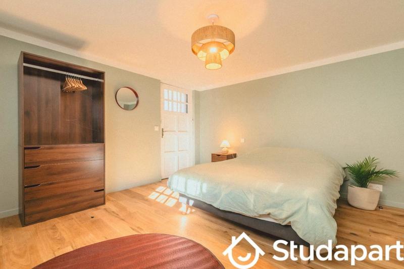 Chambre - 11 m² - 1 pièce