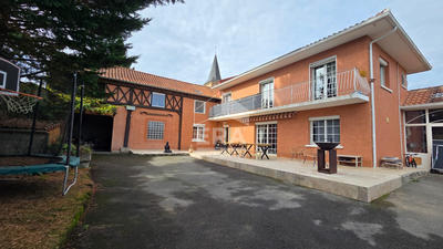 Maison - 215 m² - 9 pièces