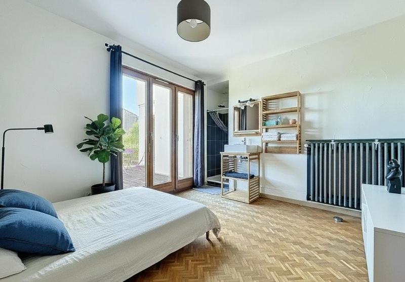 Maison - 205 m² - 8 pièces