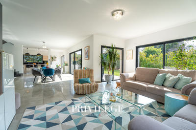 Maison - 199 m² - 6 pièces