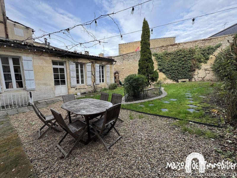 Maison - 219 m² - 7 pièces