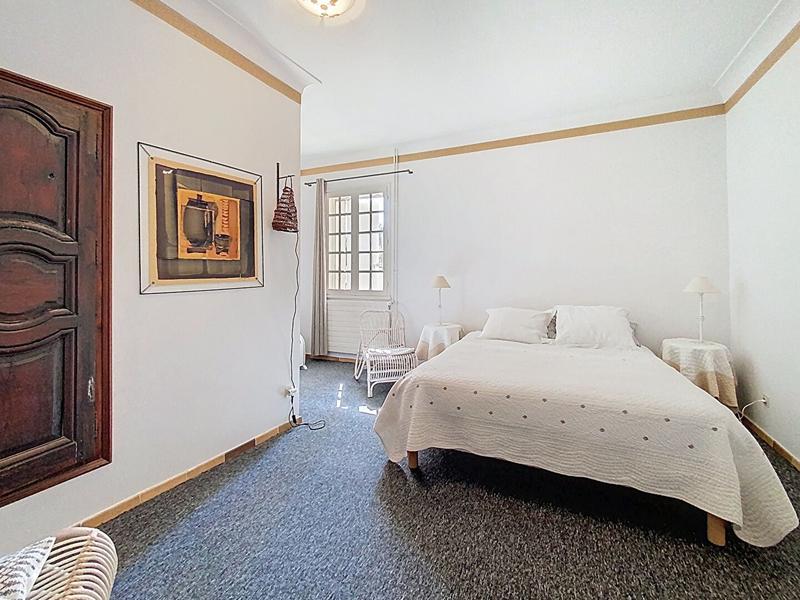 Mas - 400 m² - 13 pièces