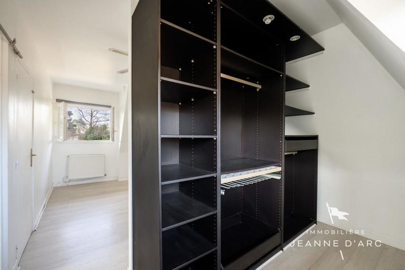 Propriété - 260 m² - 10 pièces