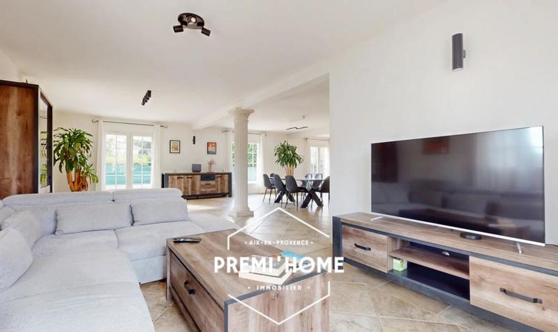 Maison - 260 m² - 7 pièces