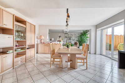 Maison - 210 m² - 6 pièces