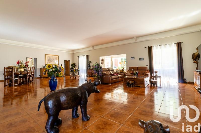 Maison - 655 m² - 14 pièces