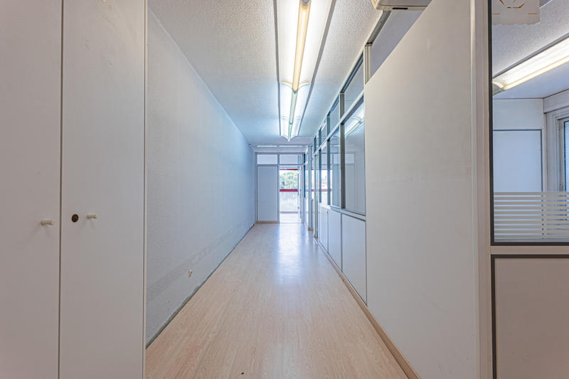 Local commercial - 150 m² - 5 pièces