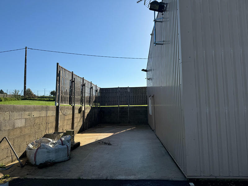 Local d'activité / Entrepôt - 261 m²