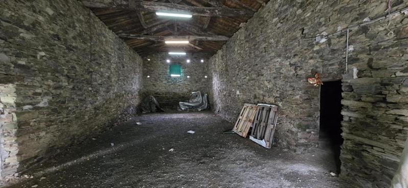 Grange - 300 m² - 4 pièces