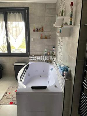 Maison - 228 m² - 6 pièces