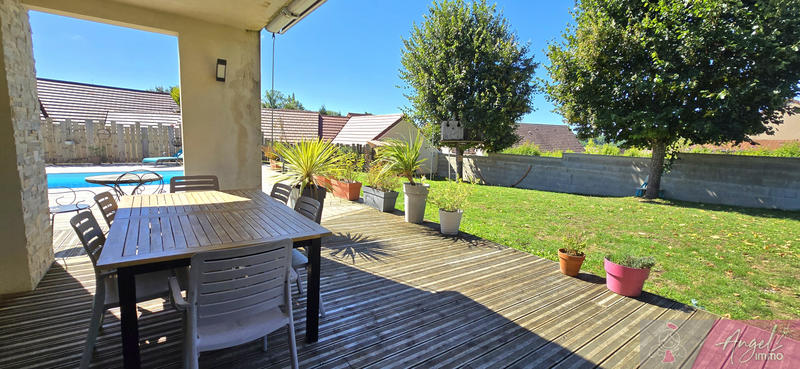 Maison - 234 m² - 10 pièces