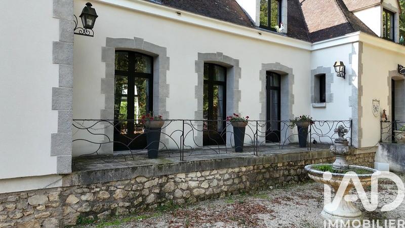 Maison - 370 m² - 8 pièces