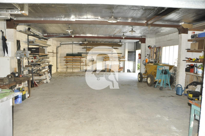 Maison - 220 m² - 12 pièces