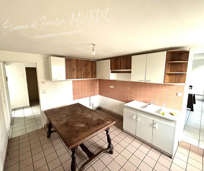 Maison - 256 m² - 10 pièces