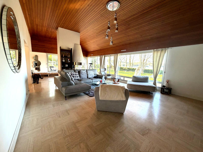 Maison - 334 m² - 8 pièces