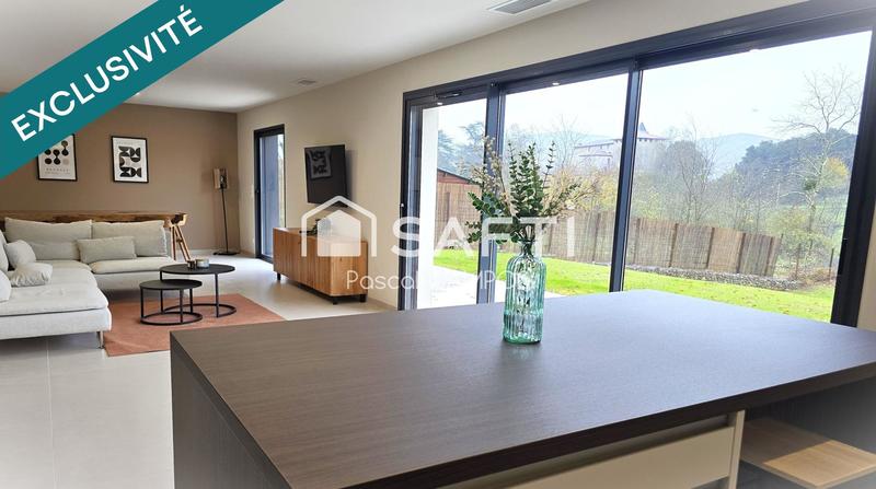 Maison - 228 m² - 7 pièces