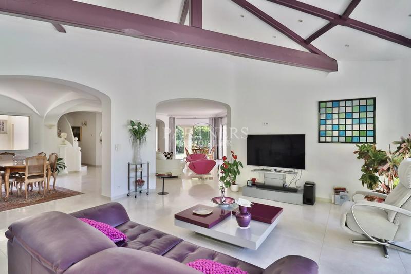 Maison - 240 m² - 9 pièces