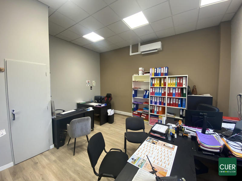 Local commercial - 110 m² - 3 pièces