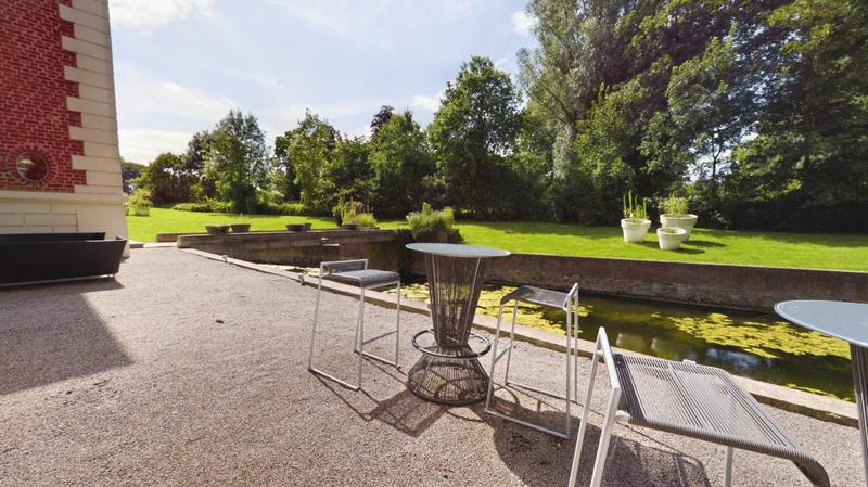 Maison - 1 200 m² - 16 pièces